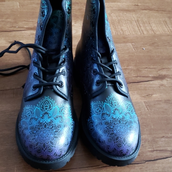 Boots - Picture 2 of 2